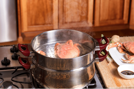 Learning how to freeze crabs whole includes steaming or boiling the crab first. Here's a whole crab in a steamer.